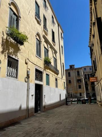 San Marco Apartment With Canal View Venice Exterior photo